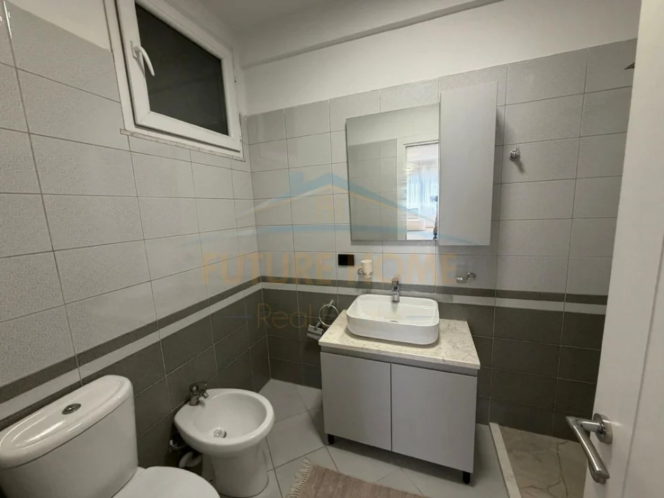 Tirane, shitet apartament 1+1 Kati 5, 67 m² 121.000 € (Unaza e re)