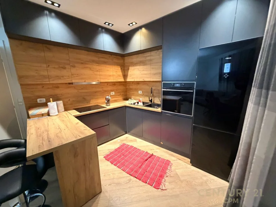 Tirane, jepet me qera apartament 2+1+Aneks+Ballkon Kati 2, 100 m² 700 € 