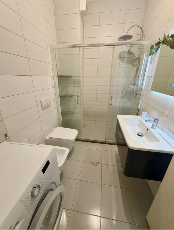 Tirane, jepet me qera apartament 2+1+parkim Kati 3, 85 m² 750 € (Mbikalimi Kristal Center ,Big Market)