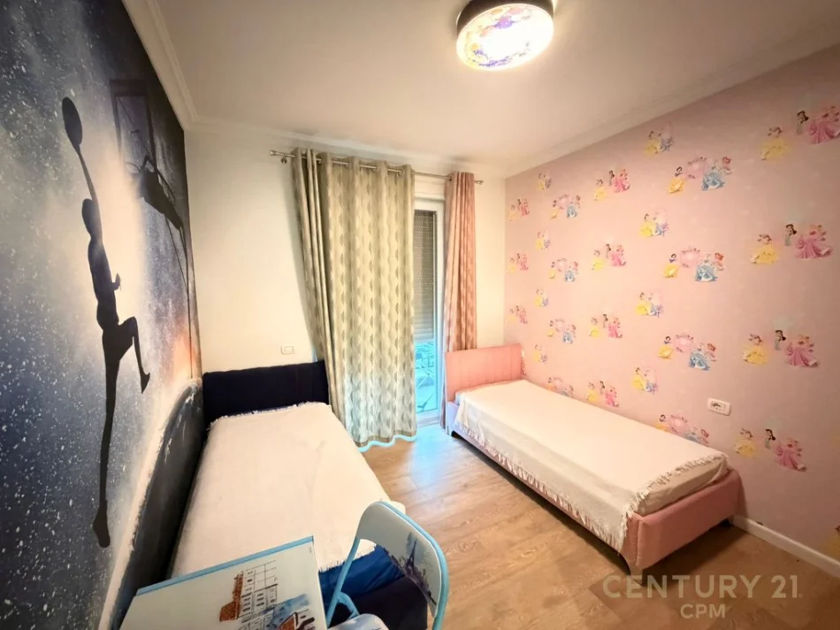 Tirane, jepet me qera apartament 2+1+Aneks+Ballkon Kati 2, 100 m² 700 € 