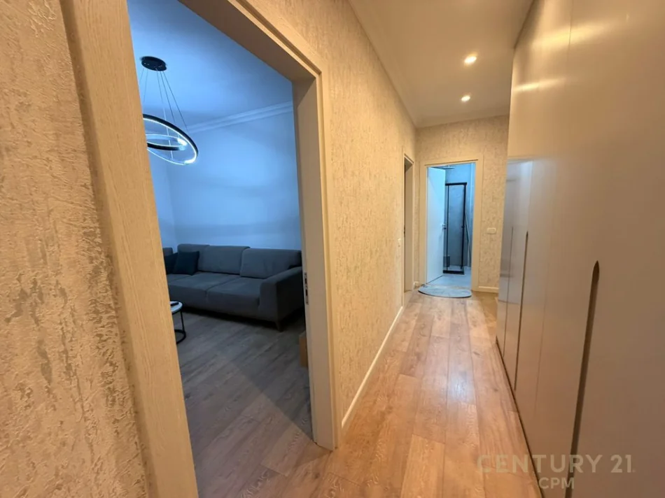 Tirane, jepet me qera apartament 2+1+Aneks+Ballkon Kati 2, 100 m² 700 € 