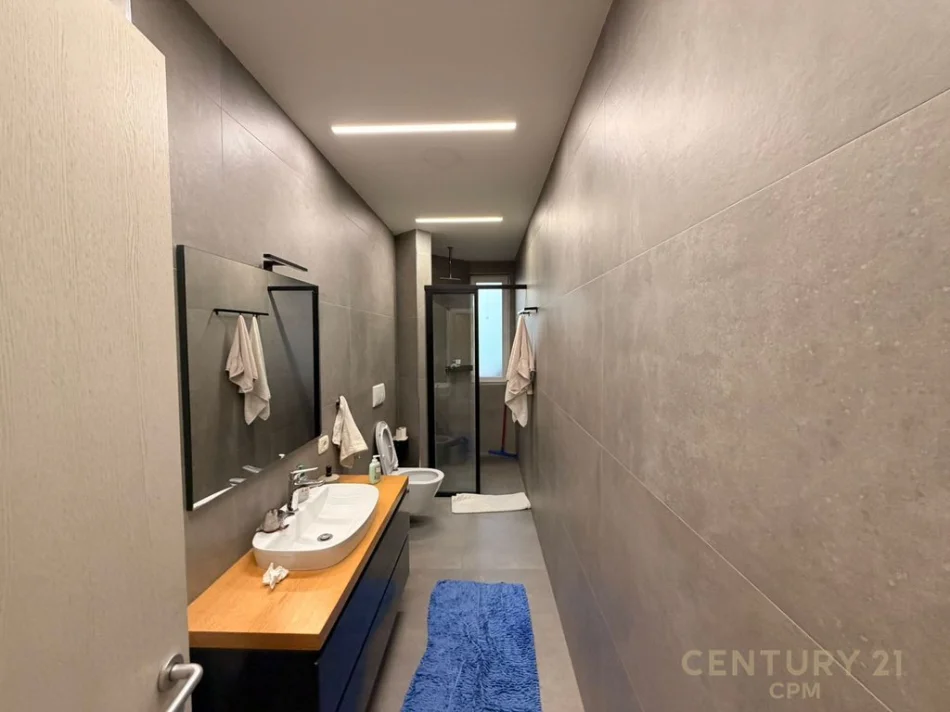 Tirane, jepet me qera apartament 2+1+Aneks+Ballkon Kati 2, 100 m² 700 € 