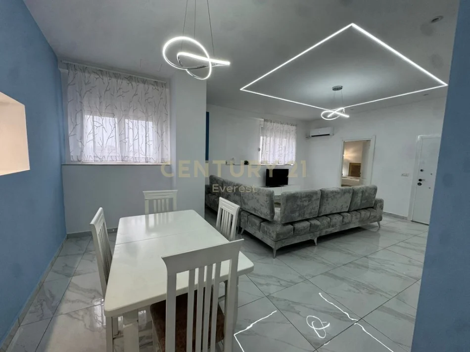 Tirane, jepet me qera apartament 1+1+Aneks+Ballkon Kati 9, 87 m² 900 € 