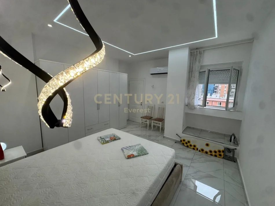 Tirane, jepet me qera apartament 1+1+Aneks+Ballkon Kati 9, 87 m² 900 € 