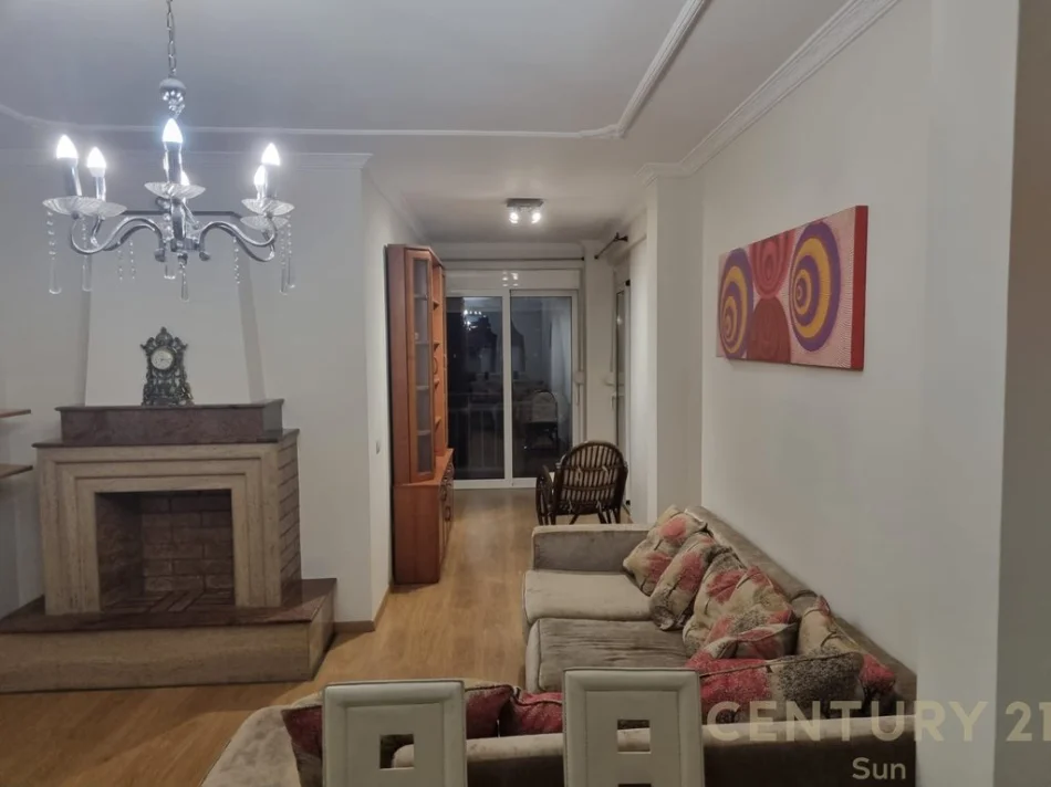 Tirane, jepet me qera apartament 1+1+Aneks+Ballkon Kati 8, 100 m² 750 € (Garda)