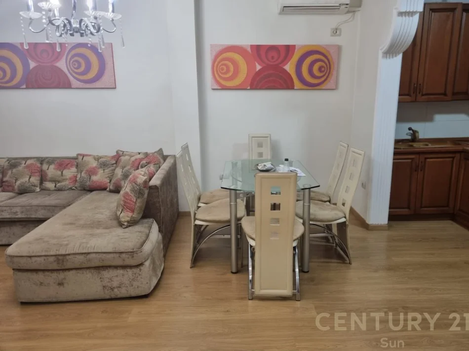 Tirane, jepet me qera apartament 1+1+Aneks+Ballkon Kati 8, 100 m² 750 € (Garda)