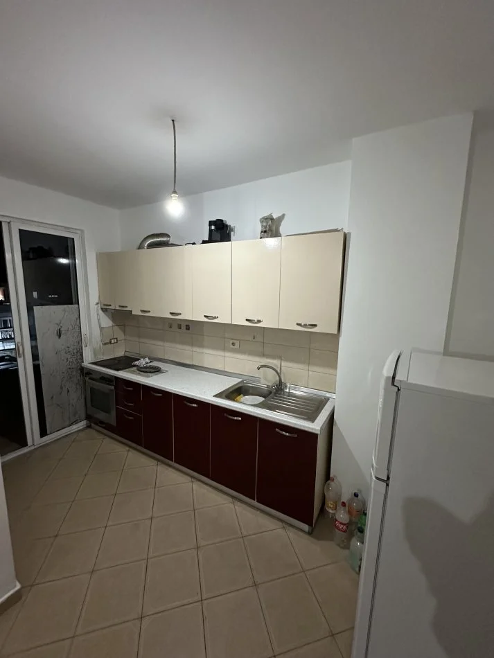 Tirane, jepet me qera apartament 2+1 Kati 2, 100 m² 450 € (Astir ,Vila L ,Mbrapa Bar Sorriso)