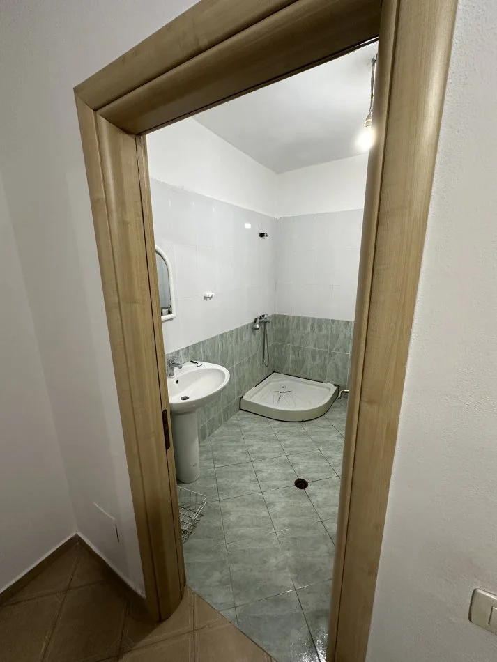Tirane, jepet me qera apartament 2+1 Kati 2, 100 m² 450 € (Astir ,Vila L ,Mbrapa Bar Sorriso)
