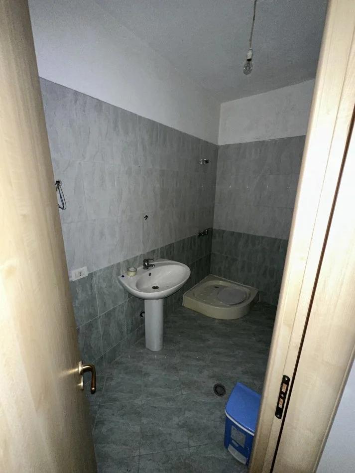 Tirane, jepet me qera apartament 2+1 Kati 2, 100 m² 450 € (Astir ,Vila L ,Mbrapa Bar Sorriso)
