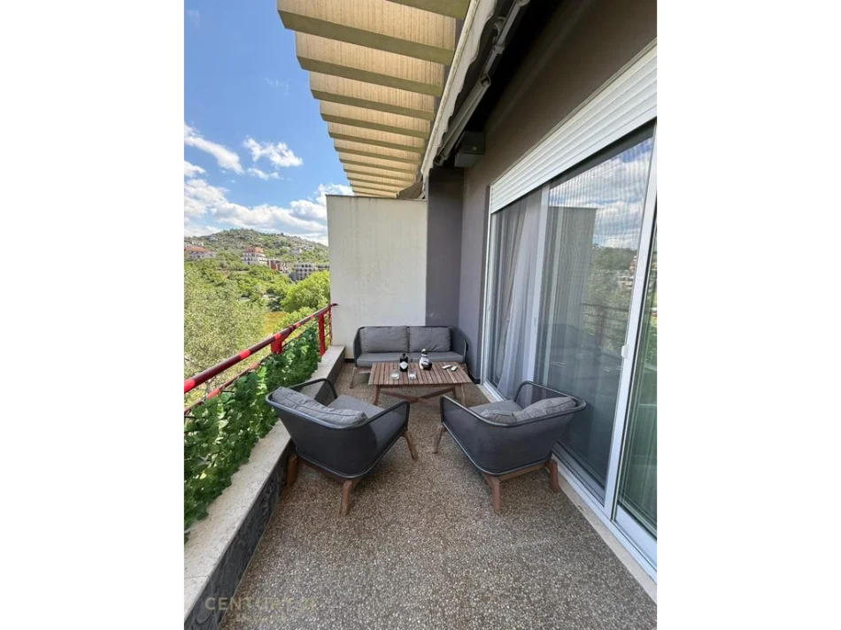 Tirane, jepet me qera apartament 2+1+Aneks+Ballkon Kati 5, 120 m² 2.000 € 