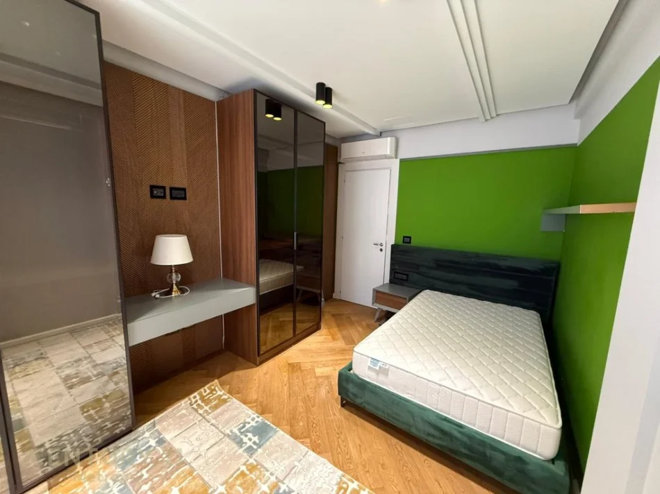 Tirane, jepet me qera apartament 2+1+Aneks+Ballkon Kati 5, 120 m² 2.000 € 