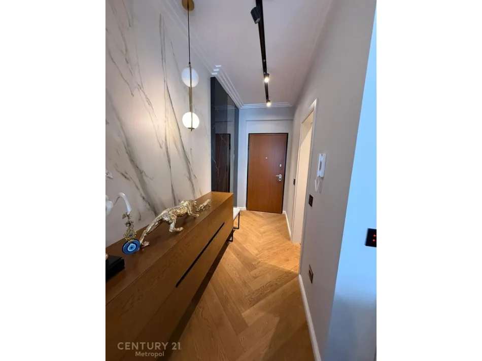 Tirane, jepet me qera apartament 2+1+Aneks+Ballkon Kati 5, 120 m² 2.000 € 