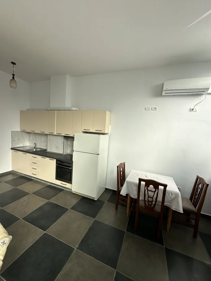 Tirane, jap me qera apartament 1+1 Kati 0, 65 m² 340 € (Kmy Yzberisht)