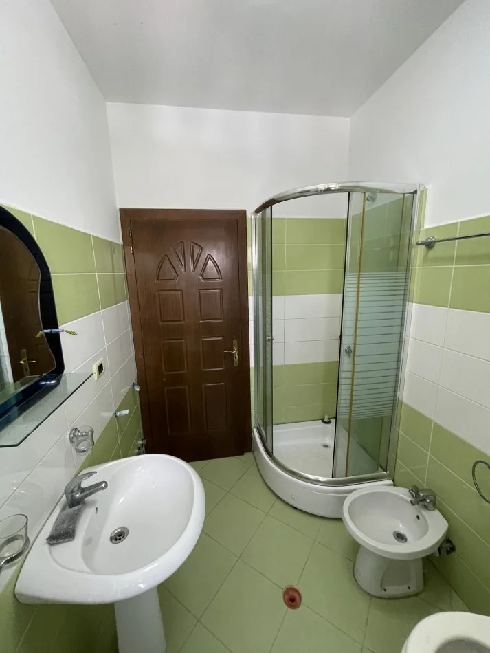 Durres, shitet apartament 2+1 Kati 3, 75 m² 75.000 € (Rruga Rrota e Kuqe)