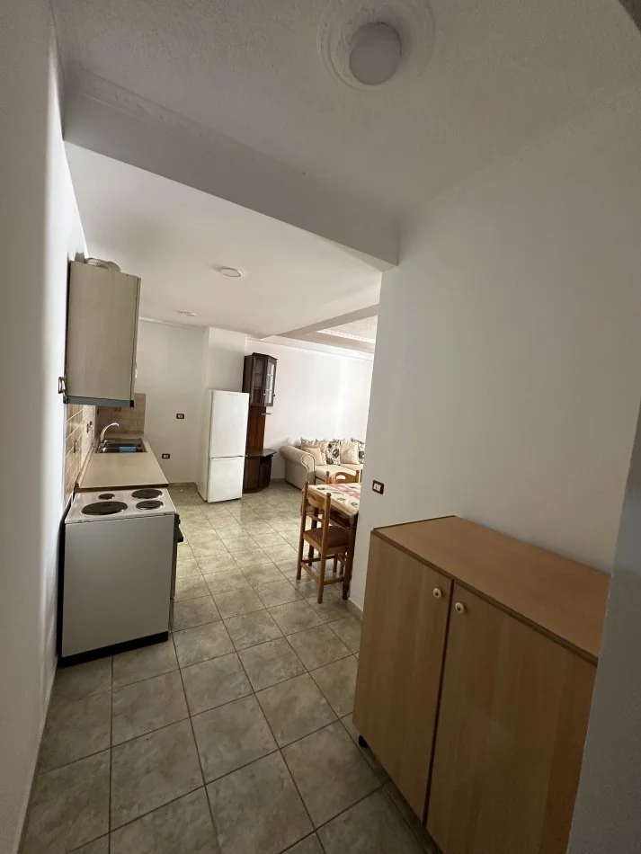 Tirane, jepet me qera garsonier 1+1 Kati 2, 55 m² 340 € (Palestra unik yzberisht KMY)