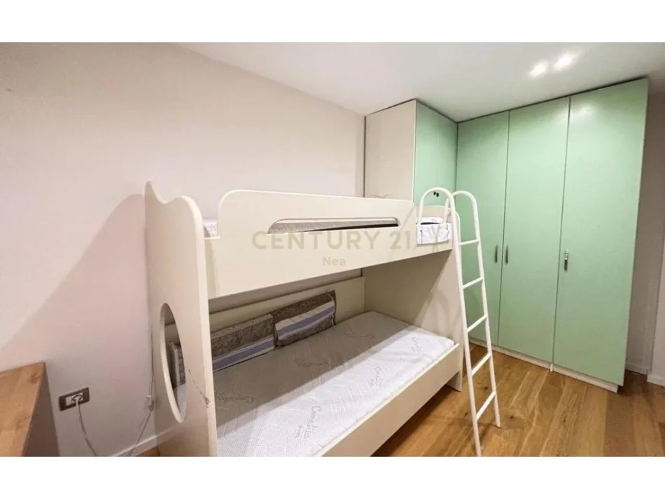 Tirane, jepet me qera apartament 3+1+Aneks+Ballkon Kati 4, 100 m² 890 € (Shkolla e Kuqe)