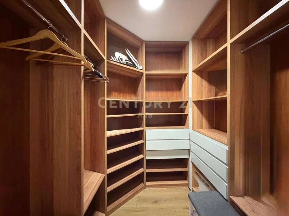 Tirane, jepet me qera apartament 2+1+Aneks+Ballkon Kati 4, 110 m² 1.200 € (Shallvaret)