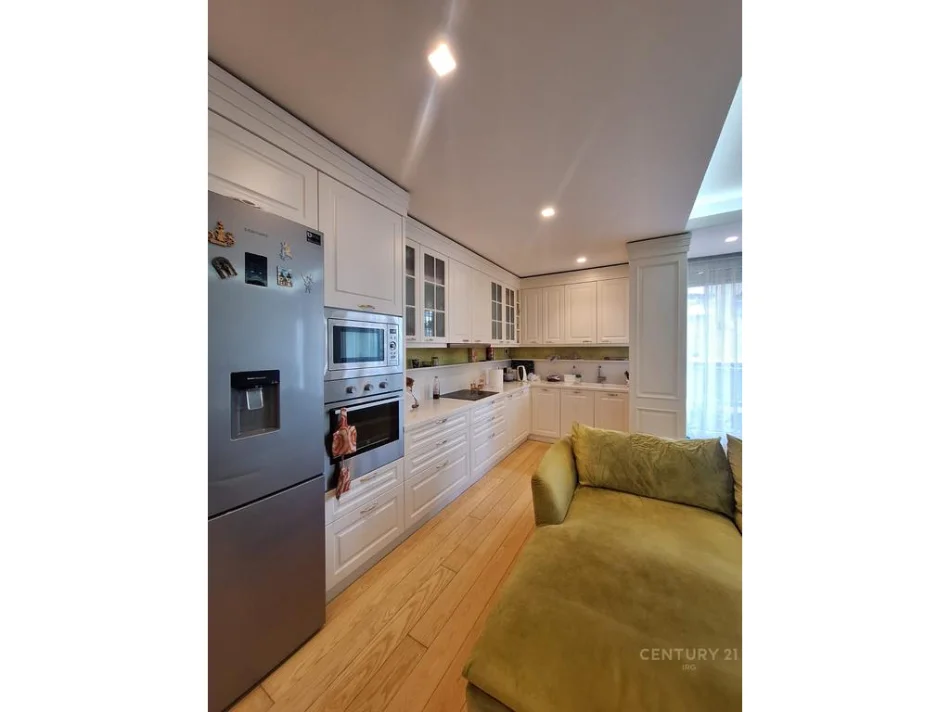 Tirane, jepet me qera apartament 2+1+Aneks+Ballkon Kati 3, 128 m² 1.200 € (Him kolli)