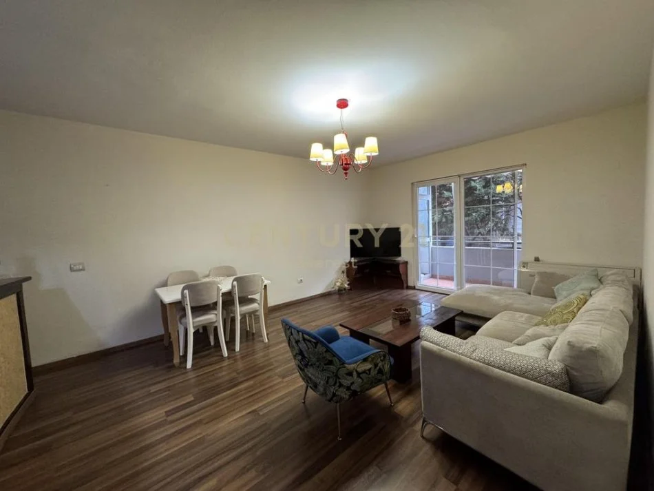 Tirane, jepet me qera apartament 1+1 Kati 1, 80 m² 500 € 