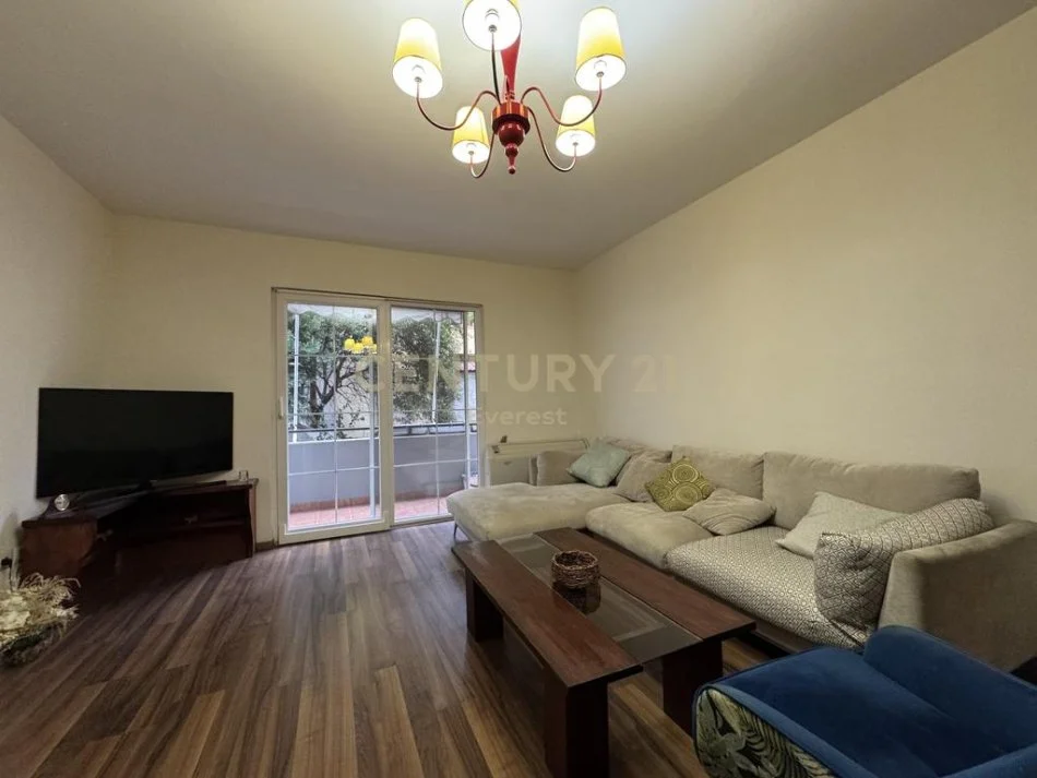Tirane, jepet me qera apartament 1+1 Kati 1, 80 m² 500 € 