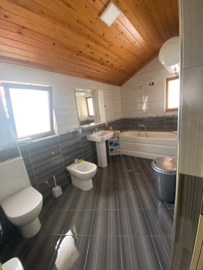 Tirane, jepet me qera apartament+verande | Penthouse 1+1+Aneks+Ballkon Kati 3, 120 m² 400 € (Rruga Muhamed Deliu)