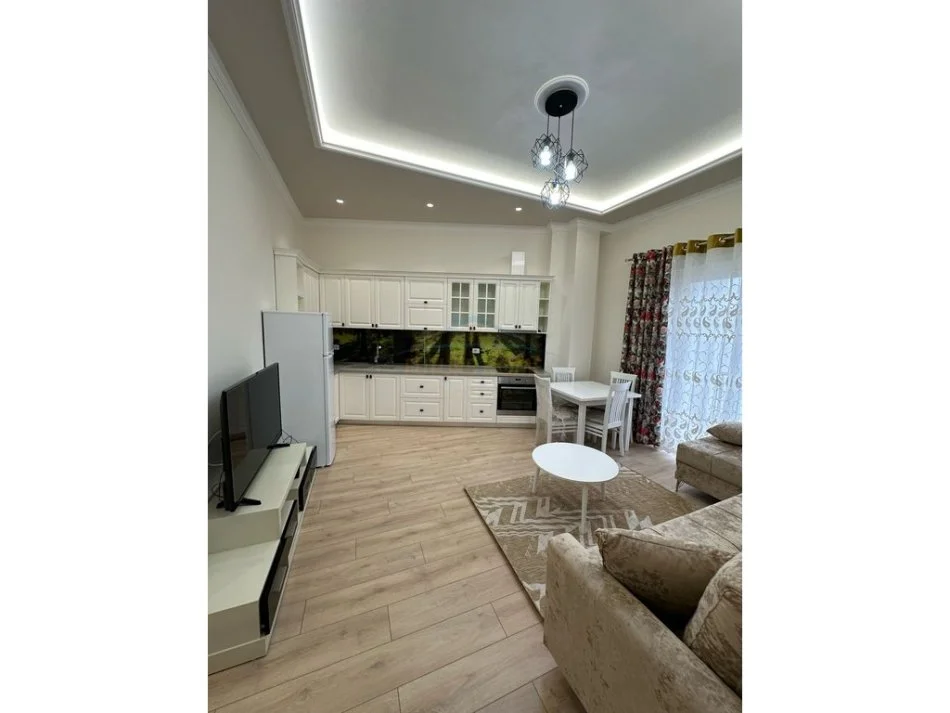 Tirane, jepet me qera apartament 2+1+Ballkon Kati 4, 650 m² 650 € (Liqeni i thate)
