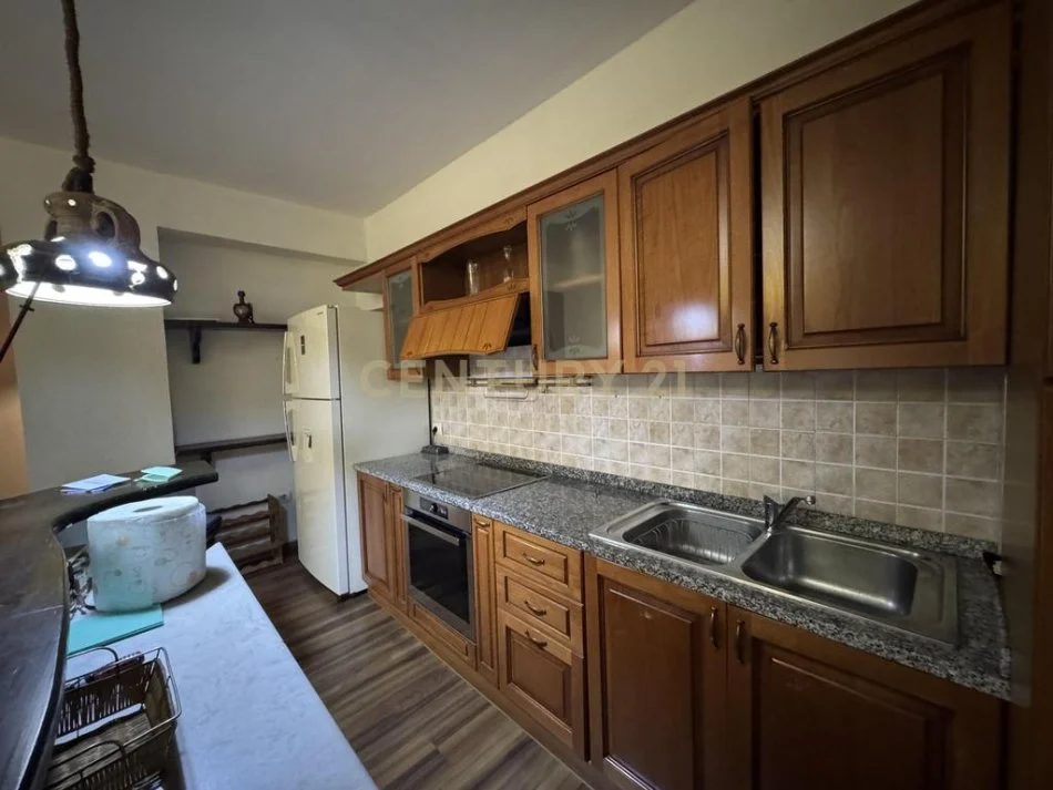 Tirane, jepet me qera apartament 1+1 Kati 1, 80 m² 500 € 