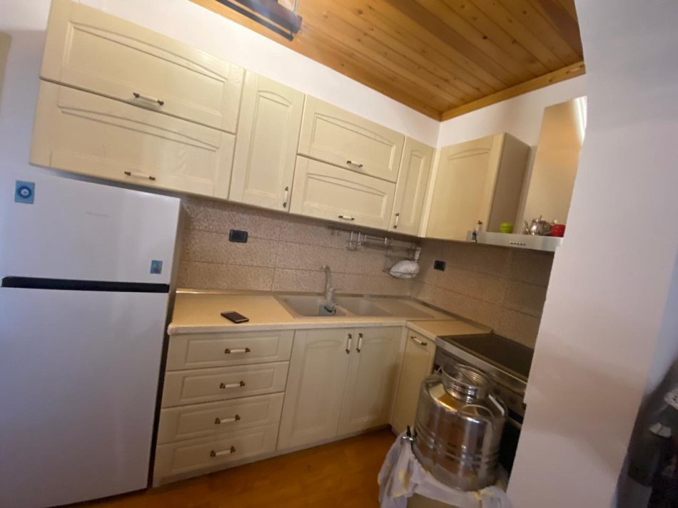 Tirane, jepet me qera apartament+verande | Penthouse 1+1+Aneks+Ballkon Kati 3, 120 m² 400 € (Rruga Muhamed Deliu)