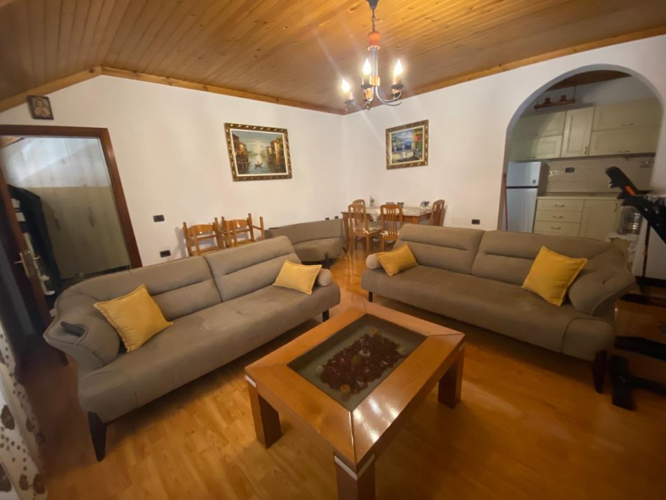 Tirane, jepet me qera apartament+verande | Penthouse 1+1+Aneks+Ballkon Kati 3, 120 m² 400 € (Rruga Muhamed Deliu)