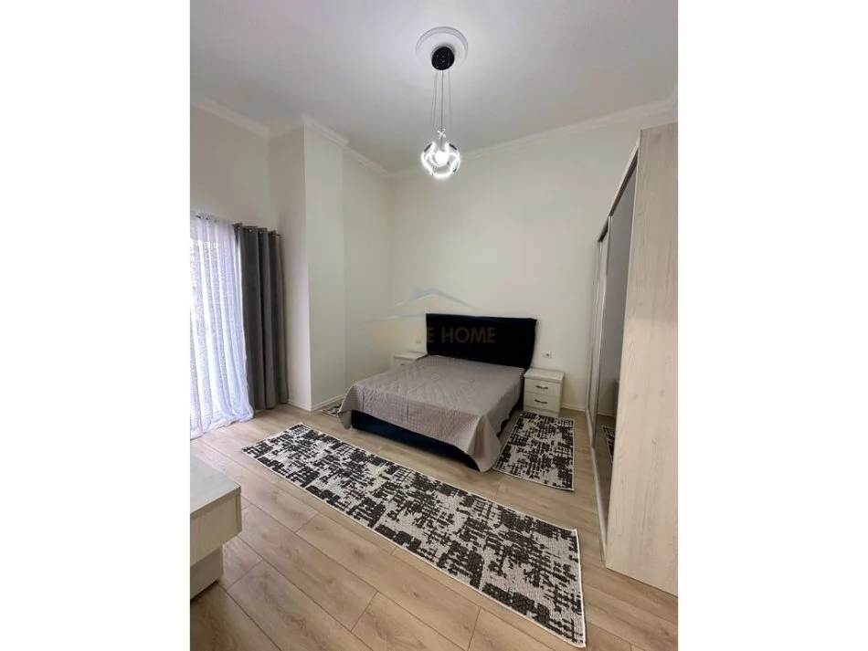 Tirane, jepet me qera apartament 2+1+Ballkon Kati 4, 650 m² 650 € (Liqeni i thate)