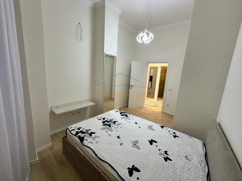 Tirane, jepet me qera apartament 2+1+Ballkon Kati 4, 650 m² 650 € (Liqeni i thate)