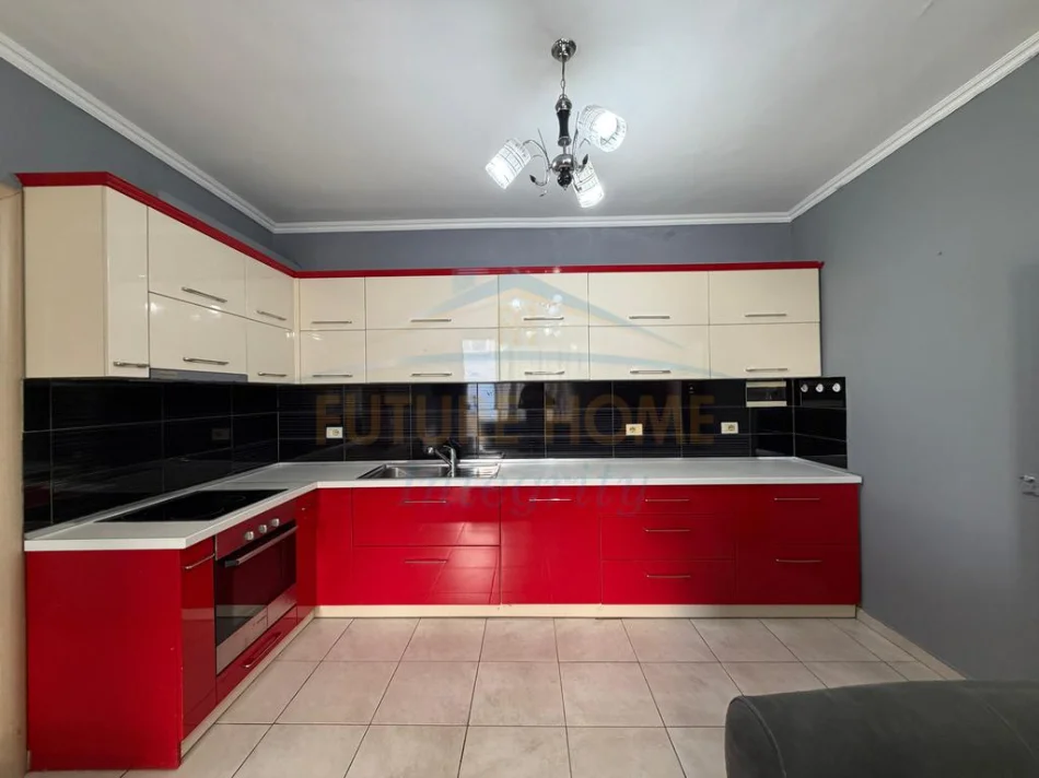Tirane, jepet me qera apartament 2+1+Ballkon Kati 1, 91 m² 546 € (Alidemi)