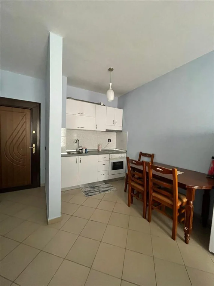 Tirane, jepet me qera apartament 1+1 Kati 4, 65 m² 370 € (Restorant Qesaraka ne Fresk)