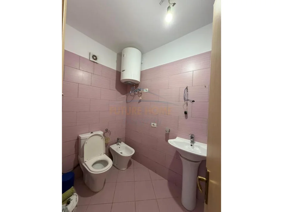 Tirane, jepet me qera apartament 2+1+Ballkon Kati 1, 91 m² 546 € (Alidemi)