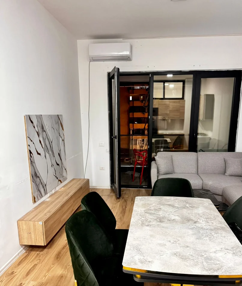 Tirane, jepet me qera apartament 2+1+Ballkon Kati 3, 78 m² 700 € (Sqaure 21)