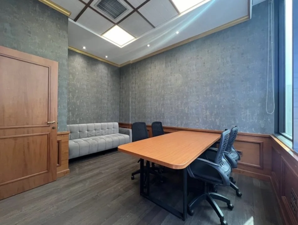 Tirane, jepet me qera ambjent biznesi Kati 2, 25 m² 650 € 