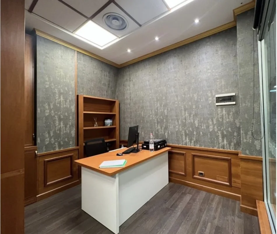 Tirane, jepet me qera ambjent biznesi Kati 2, 25 m² 650 € 