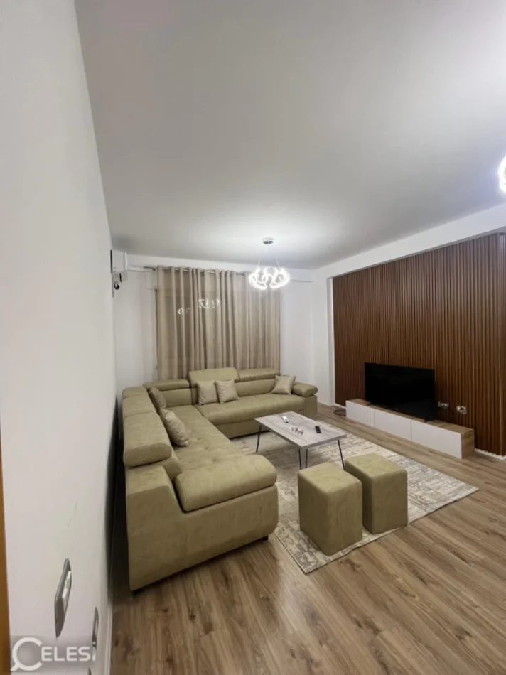 Tirane, jepet me qera apartament 1+1+Ballkon Kati 5, 88 m² 600 € (Liqeni i thate)