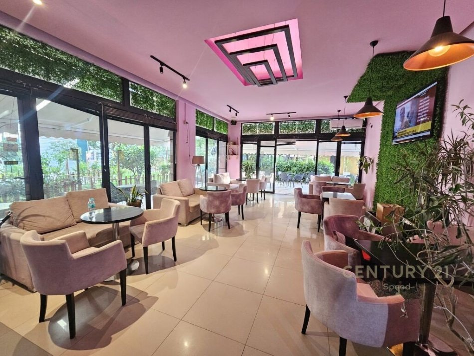 Tirane, jepet me qera bar-kafe Kati 1, 73 m² 700 € (5 Maji)