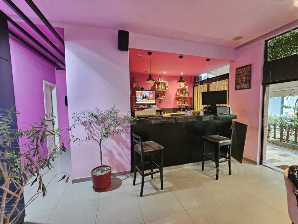 Tirane, jepet me qera bar-kafe Kati 1, 73 m² 700 € (5 Maji)