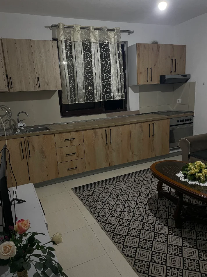 Tirane, jepet me qera shtepi 1+1 Kati 1, 60 m² 350 € (Afer Universitetit Barleti)