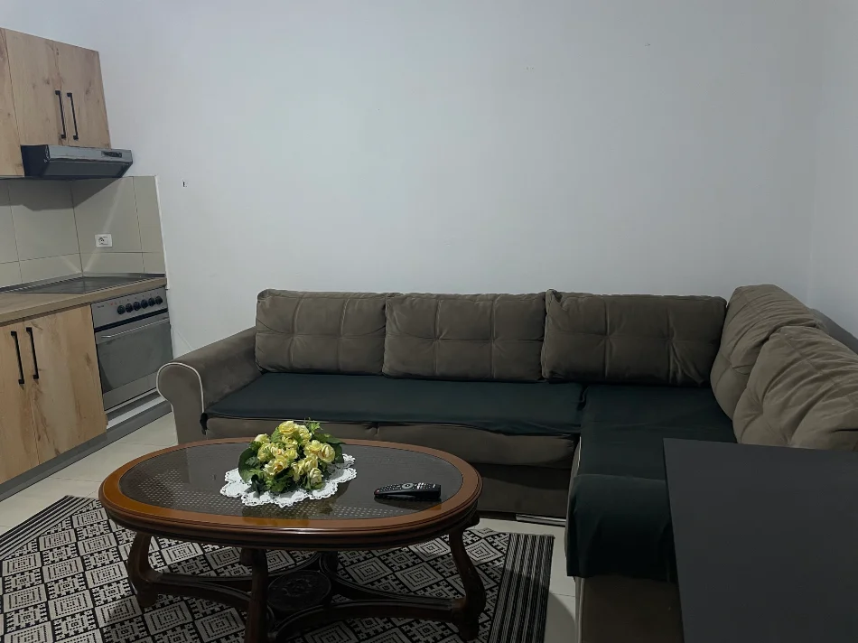 Tirane, jepet me qera shtepi 1+1 Kati 1, 60 m² 350 € (Afer Universitetit Barleti)
