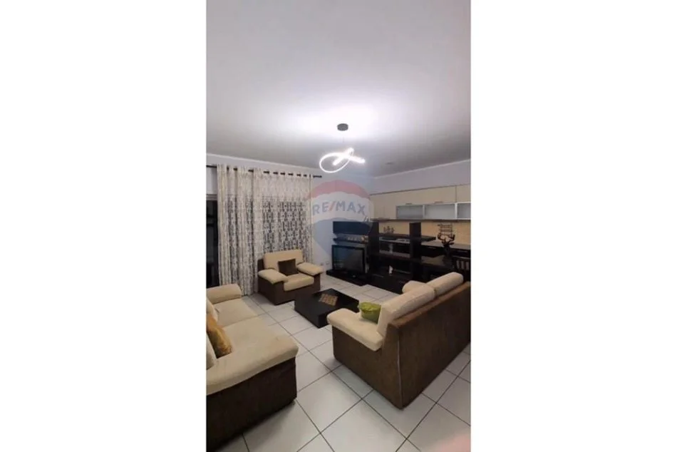 Tirane, jepet me qera apartament 2+1+Ballkon Kati 6, 100 m² 550 € (Myslym Shyri)