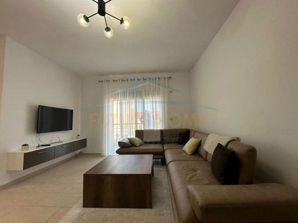 Tirane, jepet me qera apartament 3+1+Ballkon Kati 6, 120 m² (Unaza e re)