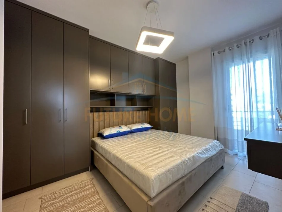 Tirane, jepet me qera apartament 3+1+Ballkon Kati 6, 120 m² (Unaza e re)