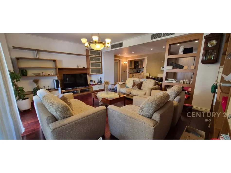 Tirane, jepet me qera apartament 3+1+Aneks+Ballkon Kati 3, 170 m² 1.500 € 