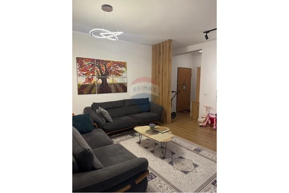 Tirane, shitet apartament 2+1+Ballkon , 99 m² 147.000 € (Fresk)