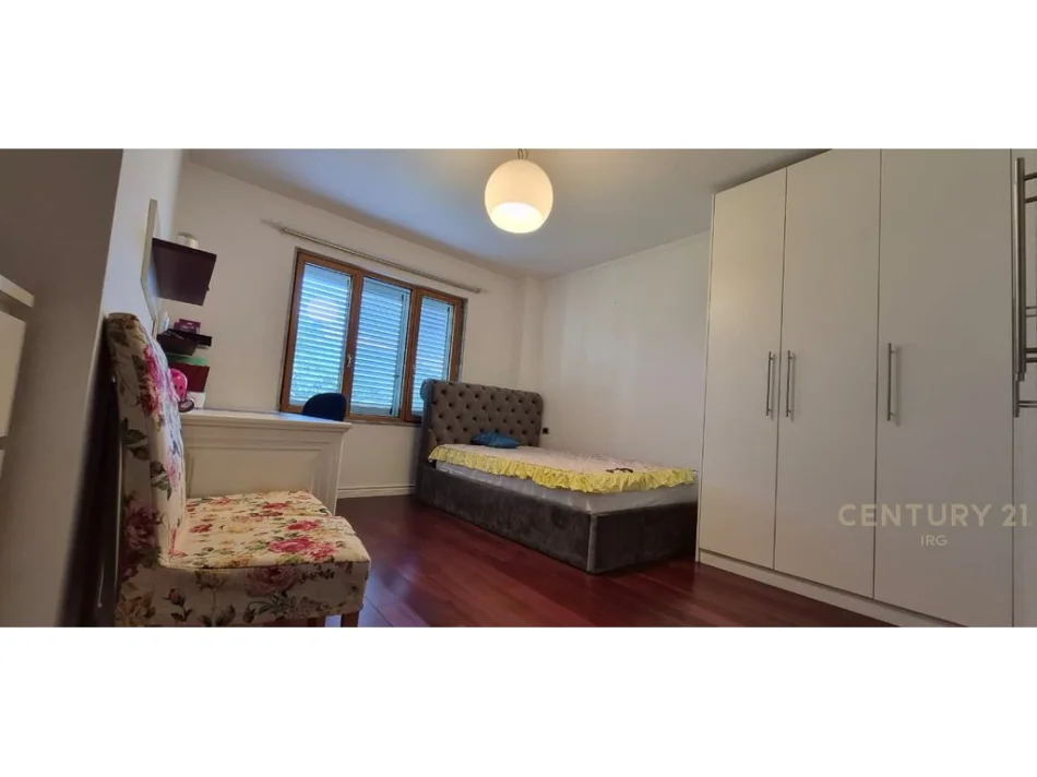 Tirane, jepet me qera apartament 3+1+Aneks+Ballkon Kati 3, 170 m² 1.500 € 