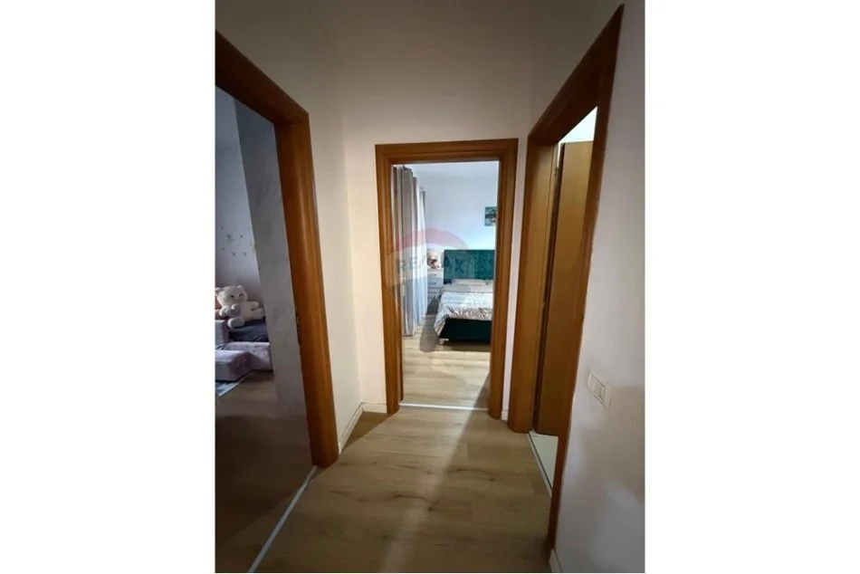 Tirane, shitet apartament 2+1+Ballkon , 99 m² 147.000 € (Fresk)