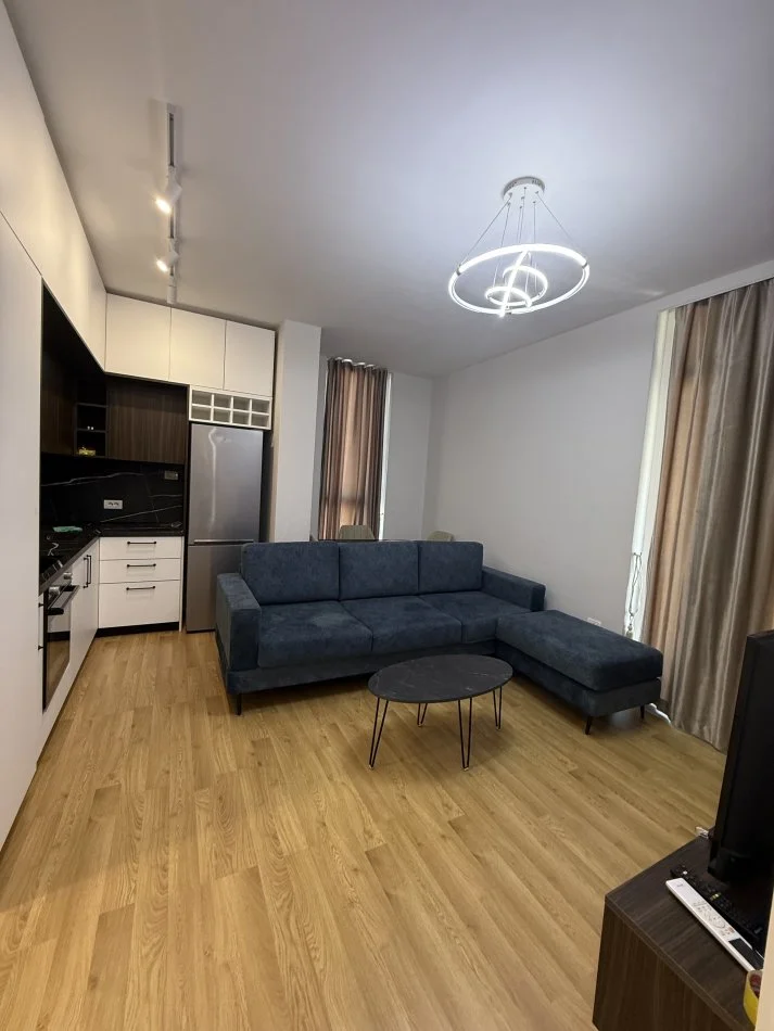 Tirane, jepet me qera apartament 2+1 Kati 6, 100 m² 650 € (Bulevardi bajram curri)